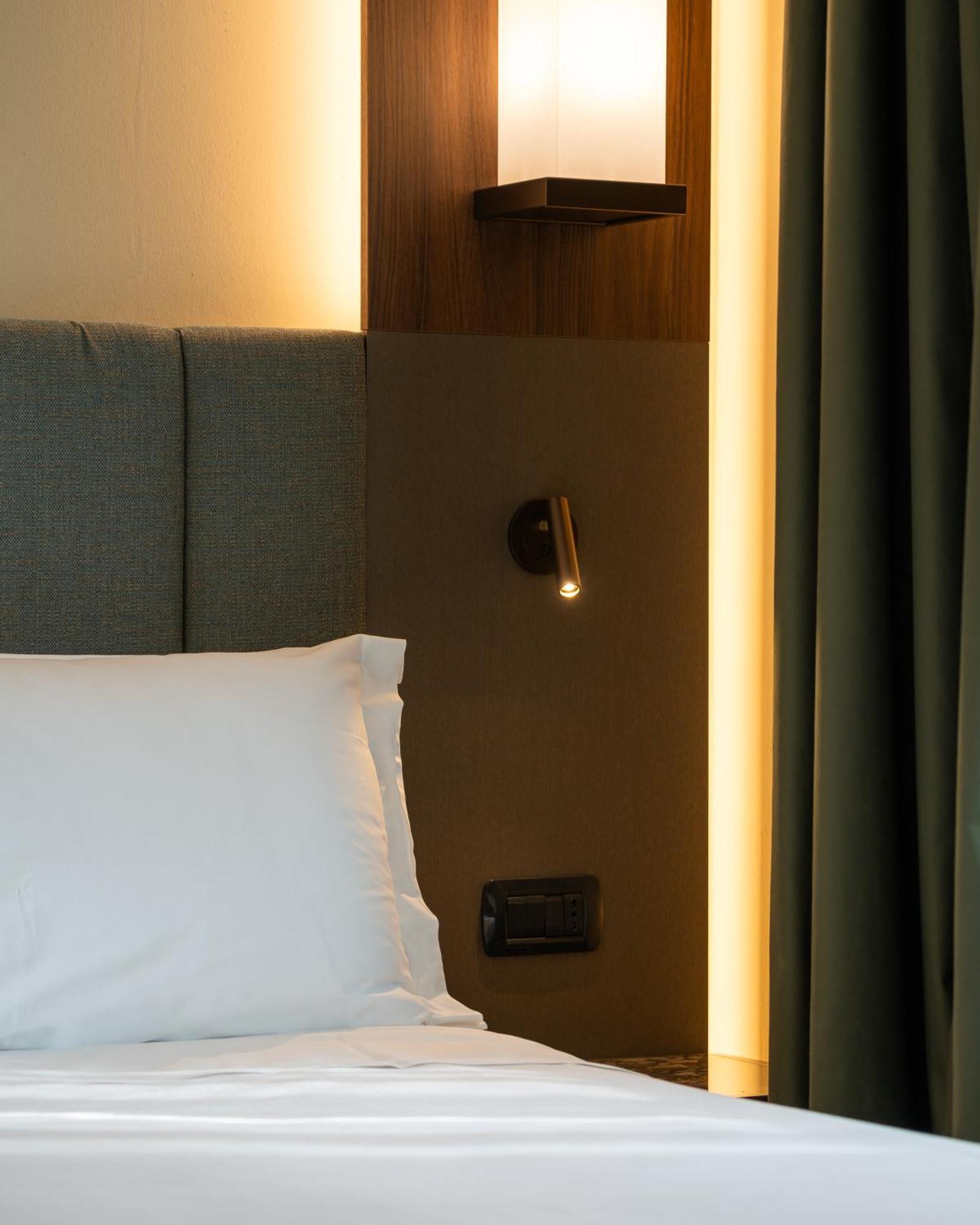 Hotel Mozart Milan Exterior photo