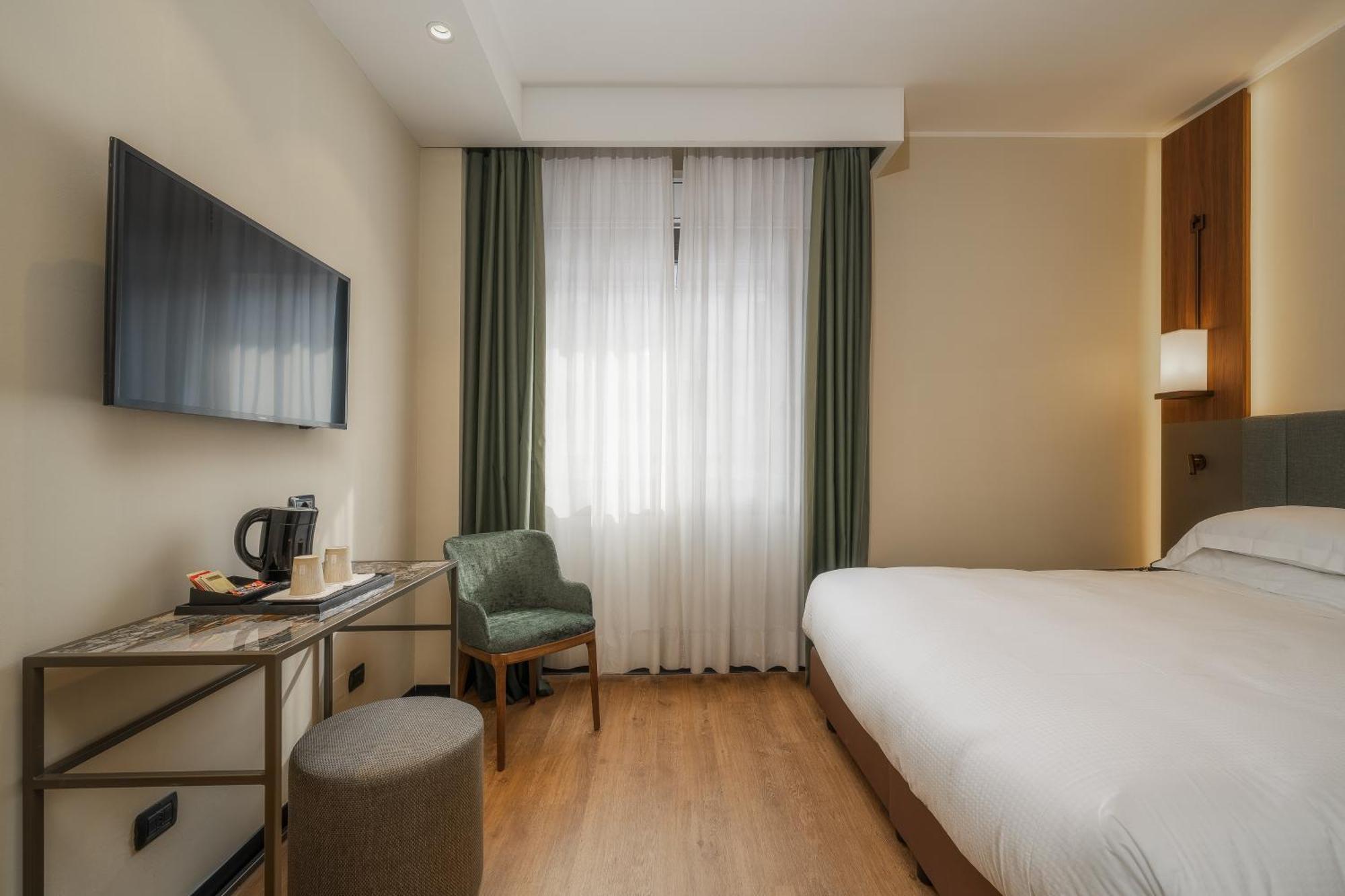 Hotel Mozart Milan Exterior photo