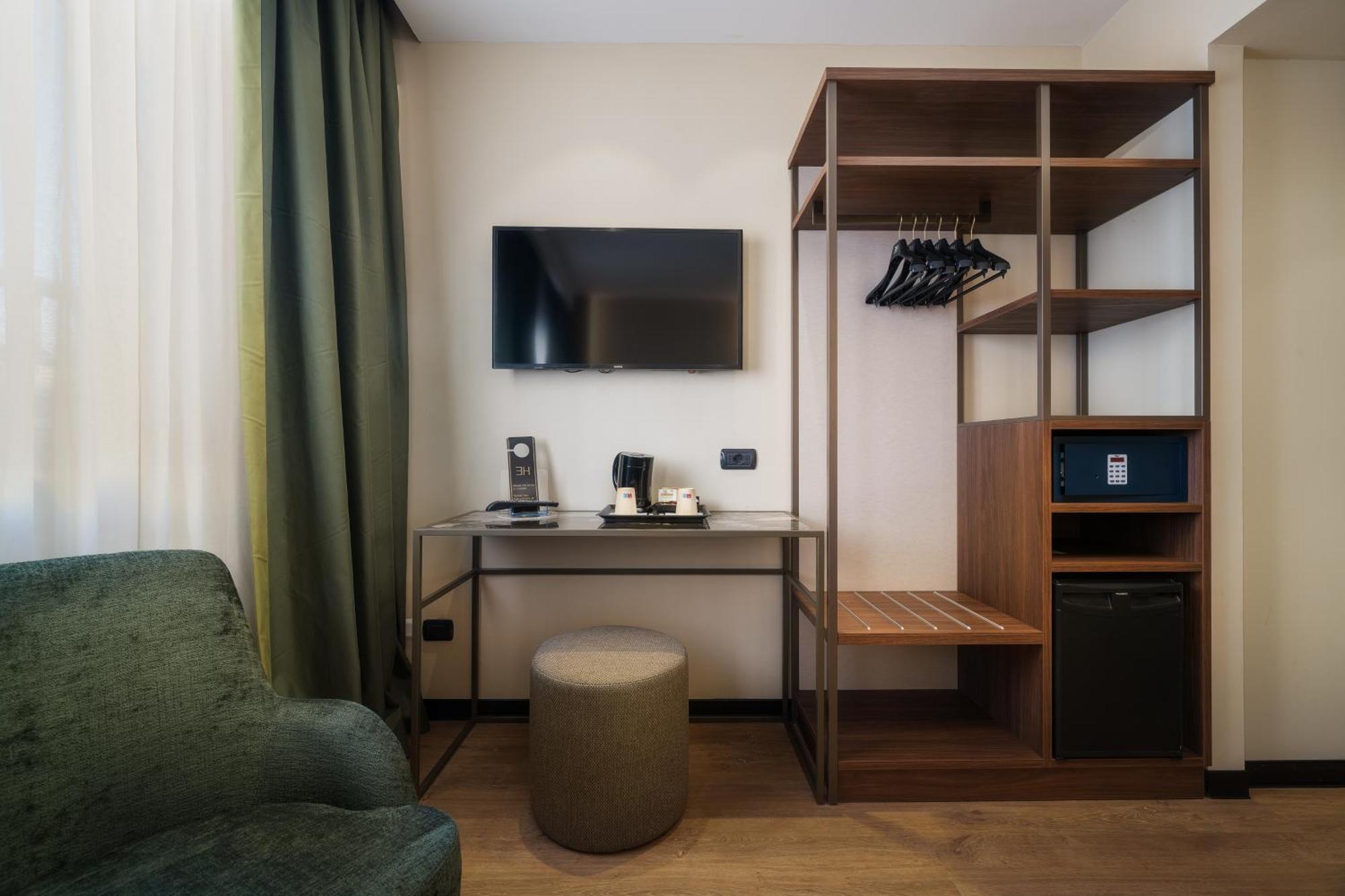 Hotel Mozart Milan Exterior photo